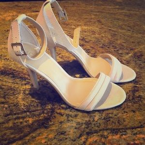 NWB Nude Peep Toe Heels
